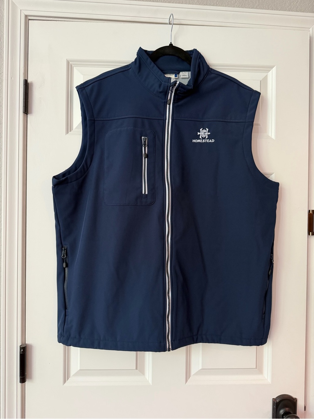 Clique Navy Softshell Golf Vest with Contrast Zipper. Size XL